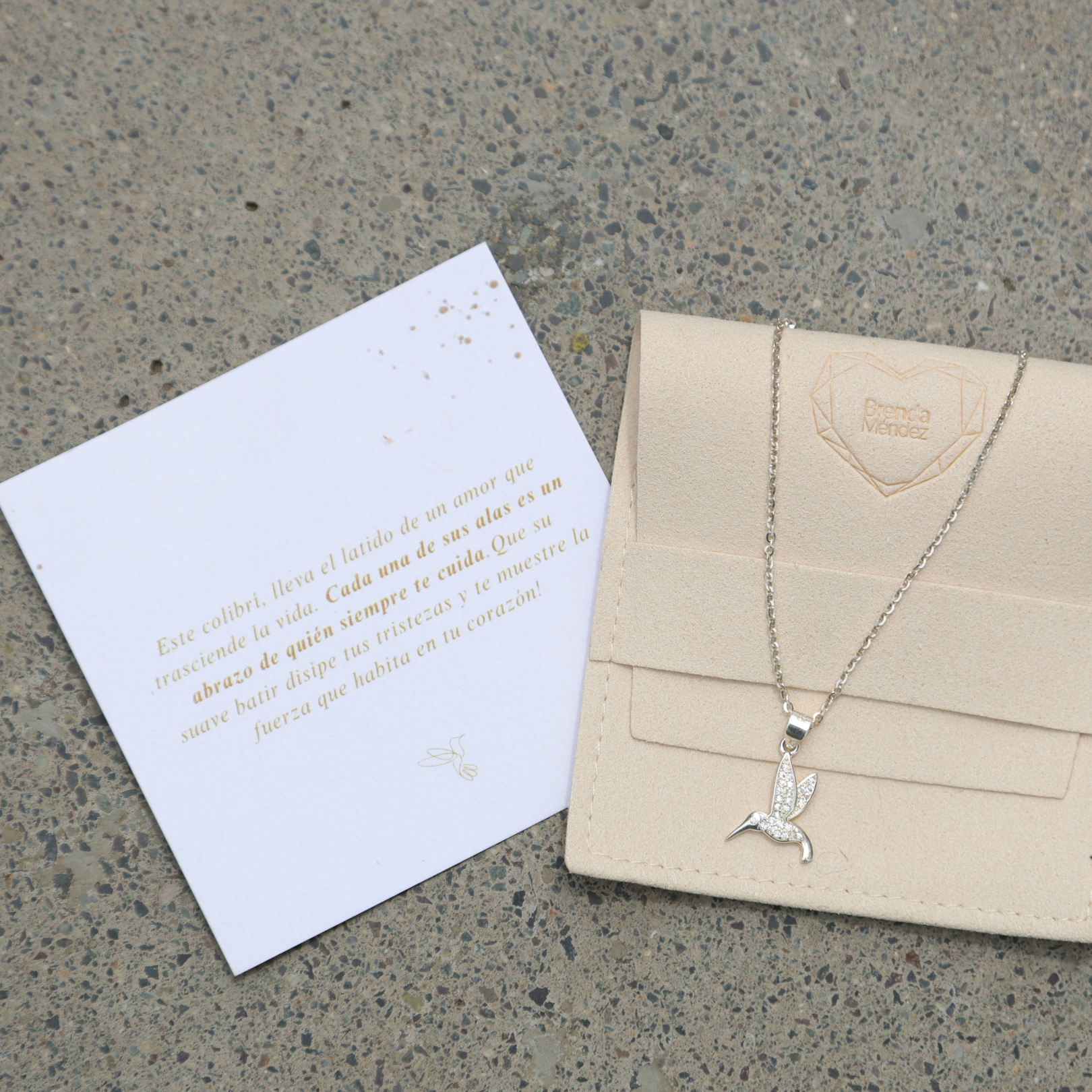 NUEVO COLLAR COLIBRÍ EN PLATA "UN AMOR QUE TRASCIENDE A LA VIDA" (PREVENTA)