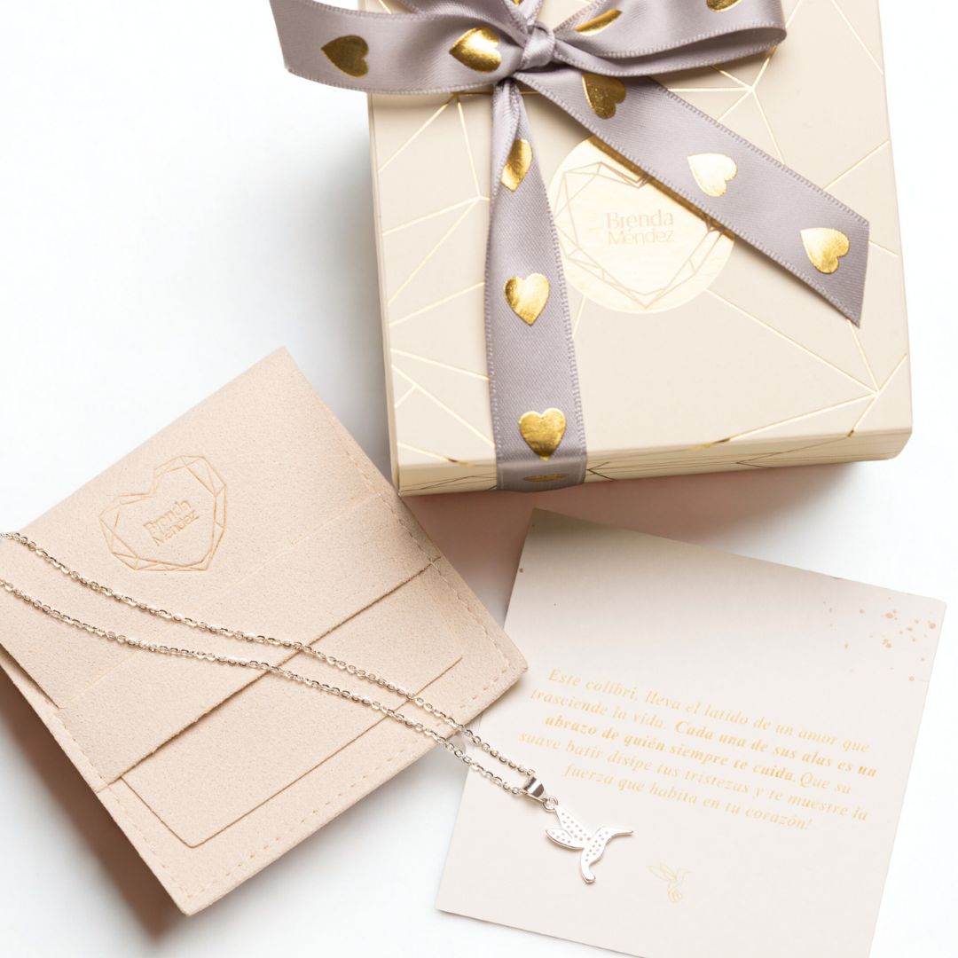 NUEVO COLLAR COLIBRÍ EN PLATA "UN AMOR QUE TRASCIENDE A LA VIDA" (PREVENTA)