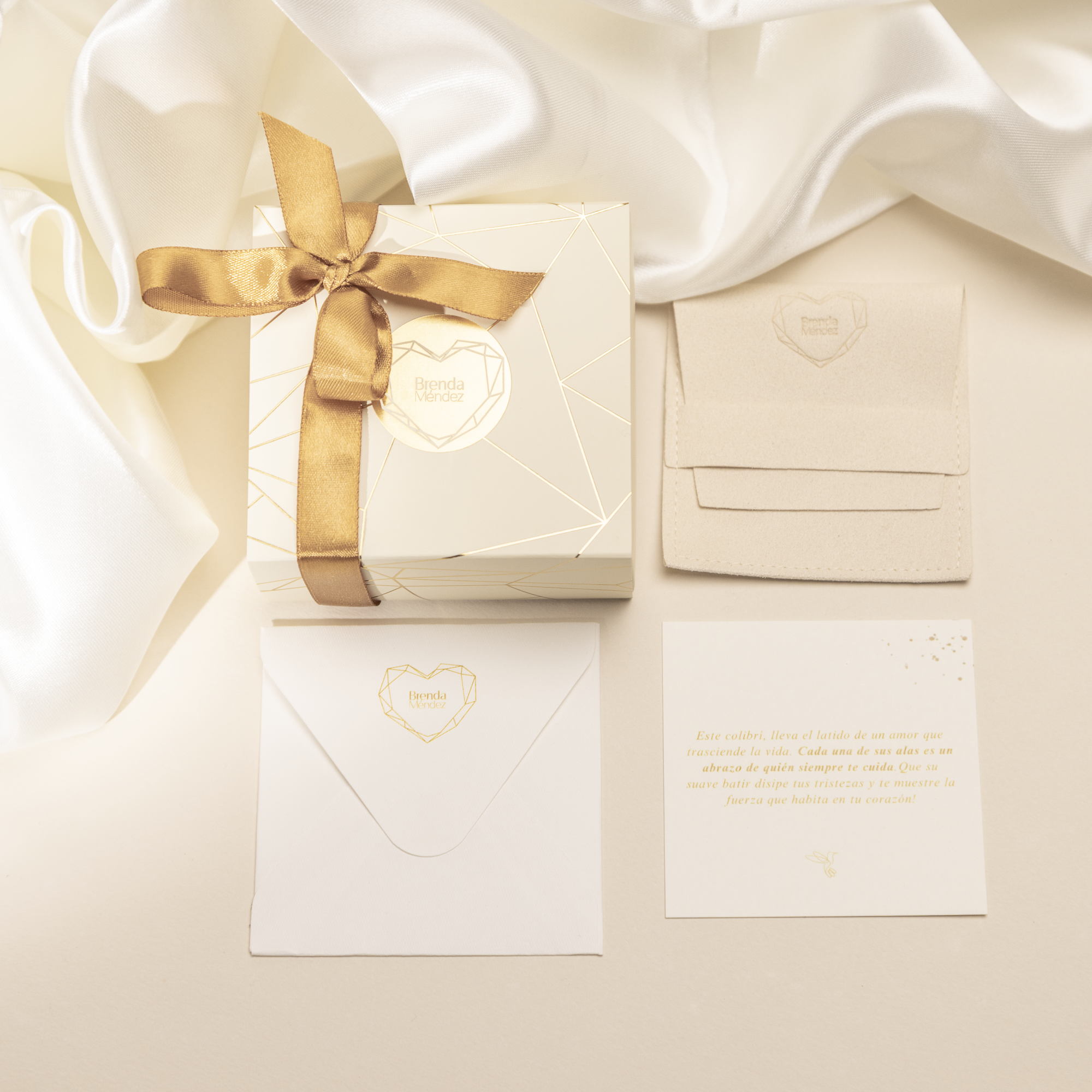 CONJUNTO COLIBRÍ "ALMA ETERNA" BAÑO DE ORO 18K