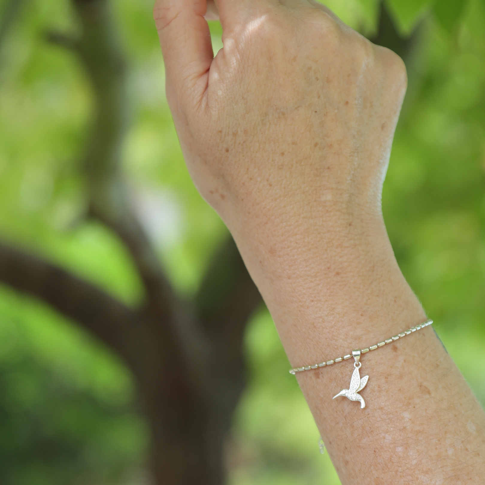 NUEVA PULSERA COLIBRÍ EN PLATA "UN AMOR QUE TRASCIENDE A LA VIDA" (PREVENTA)